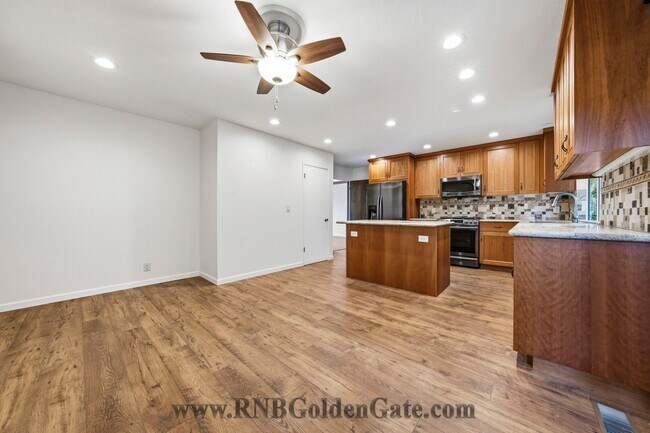 Building Photo - Gorgeous home with spacious yard in Kentfield for rent!