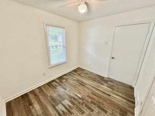 Building Photo - 3804 Walsingham Dr