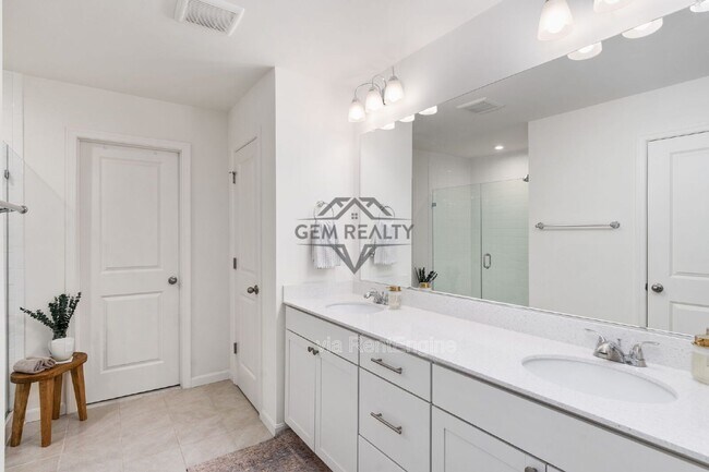 Building Photo - 7812 Bexley Ln