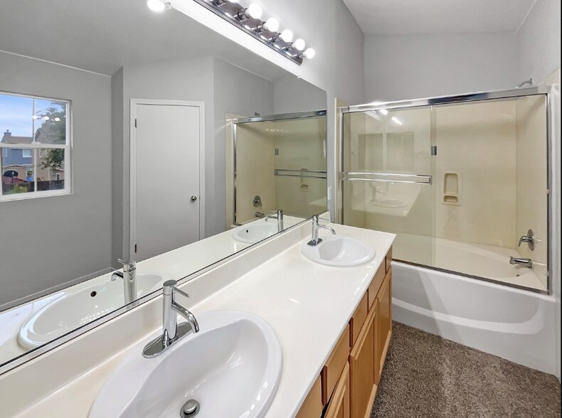 Building Photo - 4455 Meadow Valley Cir