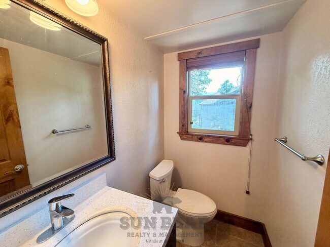 Building Photo - 702 College Dr