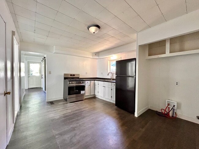 Building Photo - Four Bedroom Home in Northwest Grand Rapids - Rent Special!