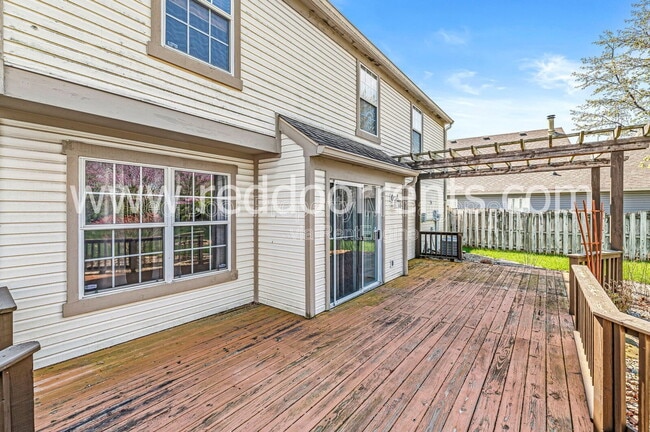 Building Photo - 1522 Lake Point Ln N
