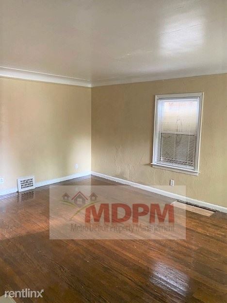 Building Photo - 3 br, 1 bath House - 16245 Sorrento St