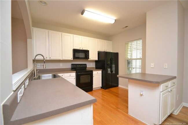 Building Photo - 600 Walnut Woods Dr