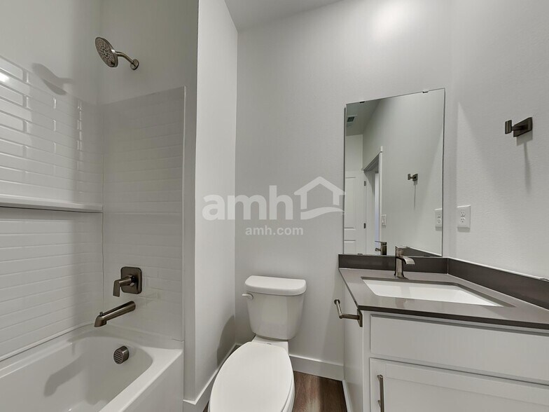 Building Photo - 8006 Katriel Ct SW