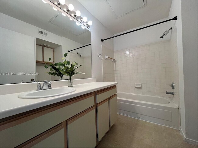 Building Photo - 2662 NW 33rd St