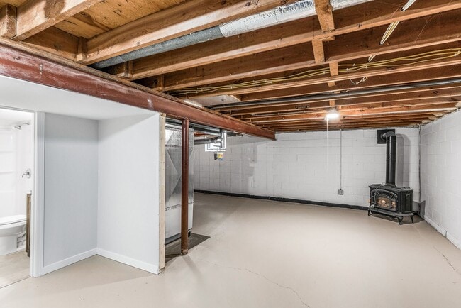 Building Photo - Freshly remodeled 4 Bed Rambler AV/Rosemou...