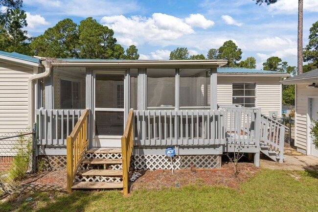 Building Photo - 4 bedroom 2 bathroom spacious home!