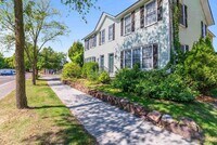 Building Photo - 30-32 Sherman St - Lakefront Living, Right in the Heart of Burlington