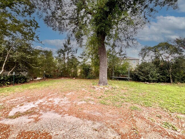 Building Photo - 401 Rolling Hills Dr W