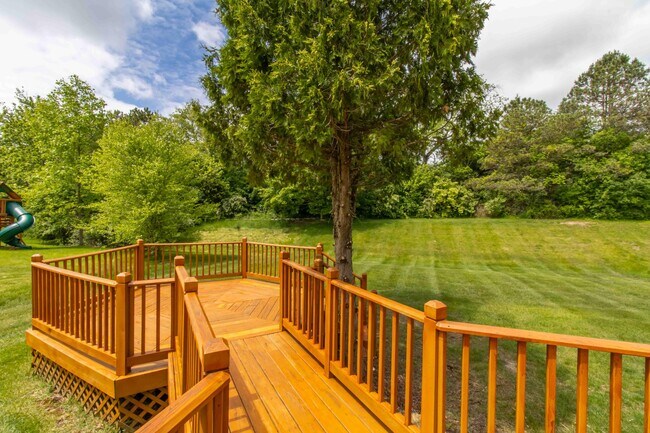 Building Photo - 2864 Mystic Dr