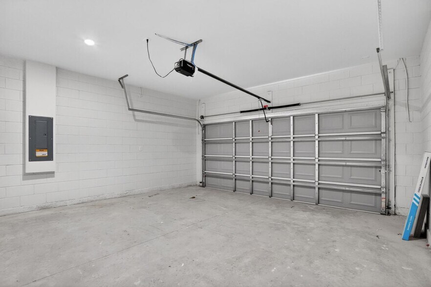 Building Photo - 7938 N Maltese Dr
