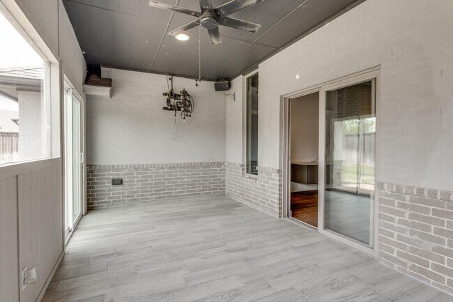 Building Photo - 2125 Heavenly Dr