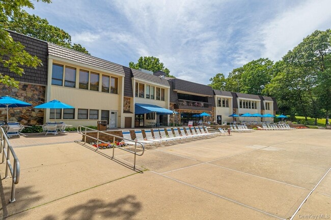 Building Photo - 87 Birchwood Rd