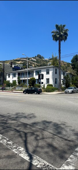 Building Photo - 1701 Nichols Canyon Rd