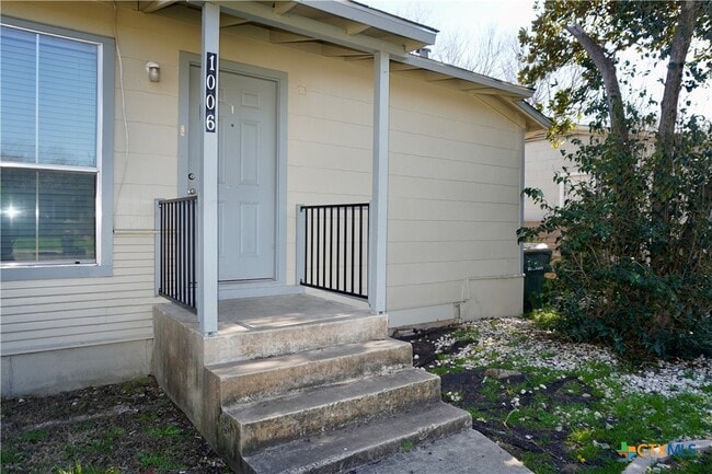 Primary Photo - 1006 Haynes St