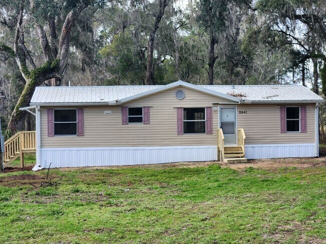 Building Photo - Looking for Acreage? This updated 3 bed, 2 bath home with an inside laundry room sits on 1.5 Acre...