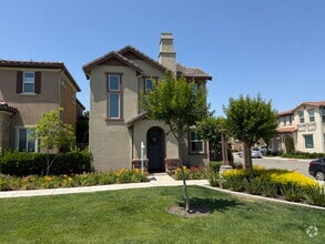 Building Photo - Beautiful Newer Built 3 Bed/2.5 Bath Detac...
