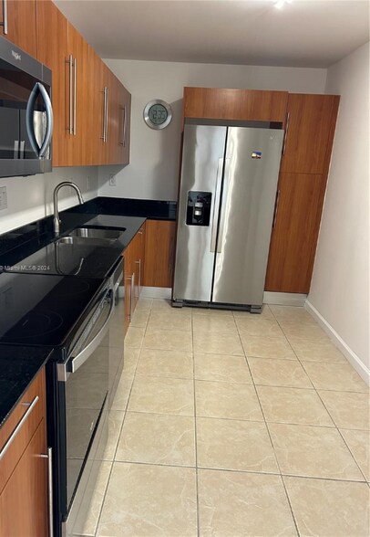 Building Photo - 3001 S Ocean Dr