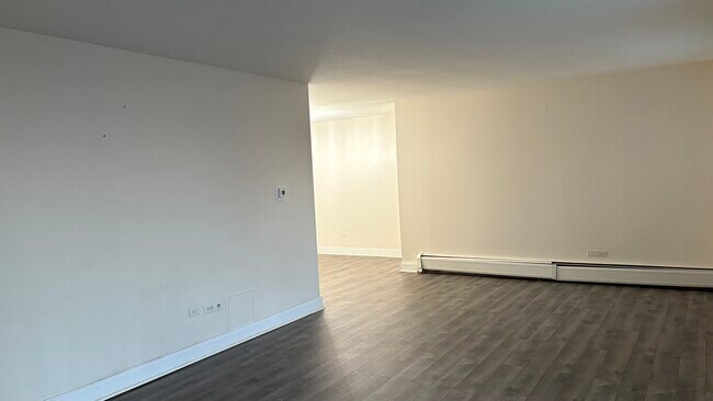 Building Photo - 9001 Golf Rd