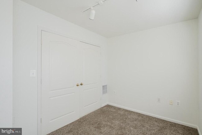 Building Photo - 557 Rhapsody Ct