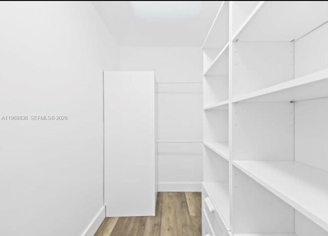 Building Photo - 816 N Golf Dr