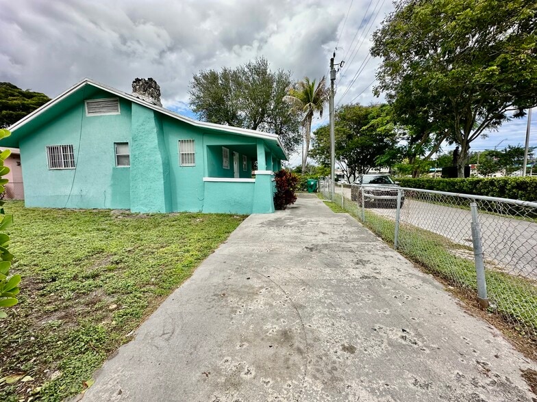 Building Photo - 6136 N Miami Ave