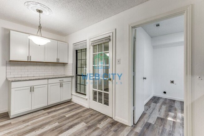 Building Photo - 212 Harris Dr