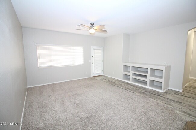 Building Photo - 8166 W Rose Garden Ln