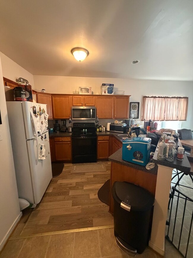 Building Photo - 3 Bdrm/2.5 Bth Home Located Close to I-95