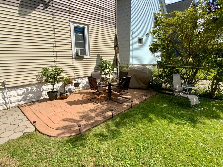 Building Photo - 40 Saint Florian St