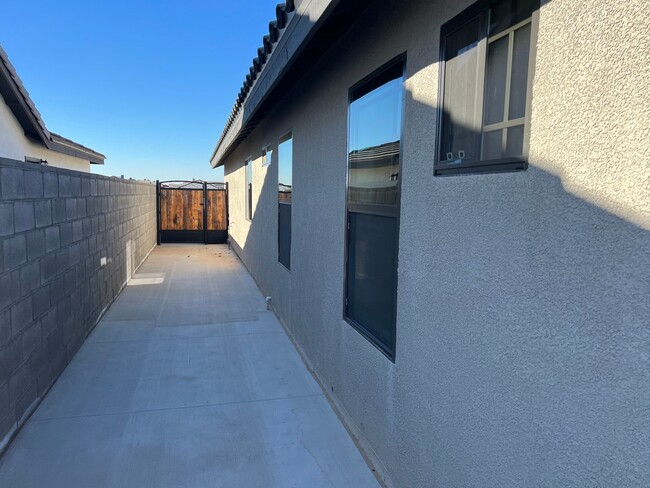 Building Photo - San Luis AZ, Three Bedroom 2 Bath Corner L...