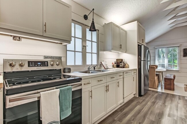 Building Photo - 4050 McGirts Blvd