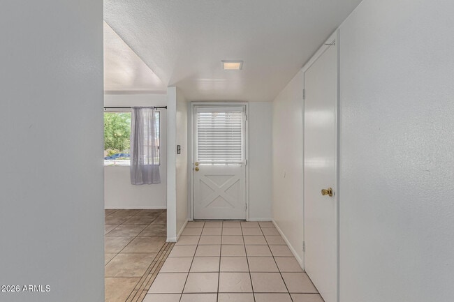 Building Photo - 1213 E Riviera Dr