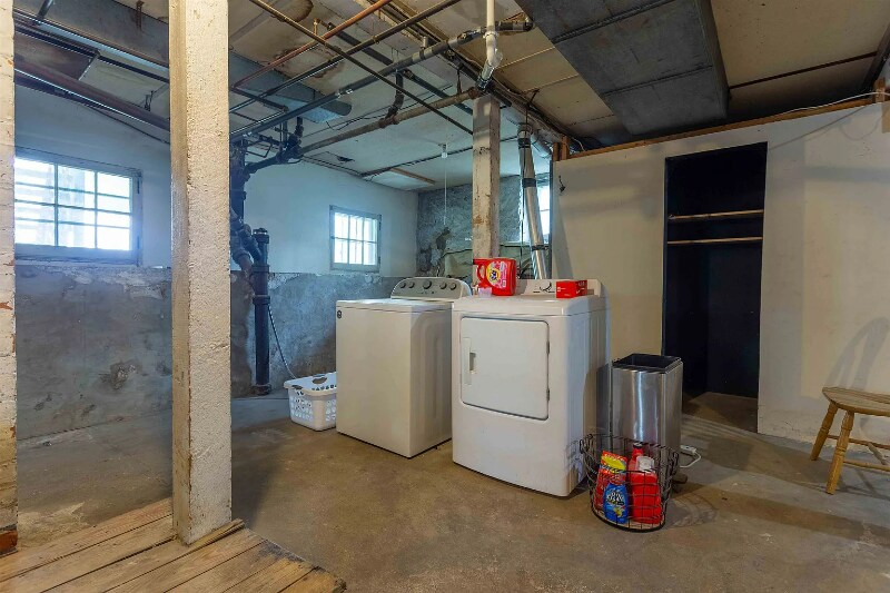 Building Photo - 1215 Mt Pleasant St