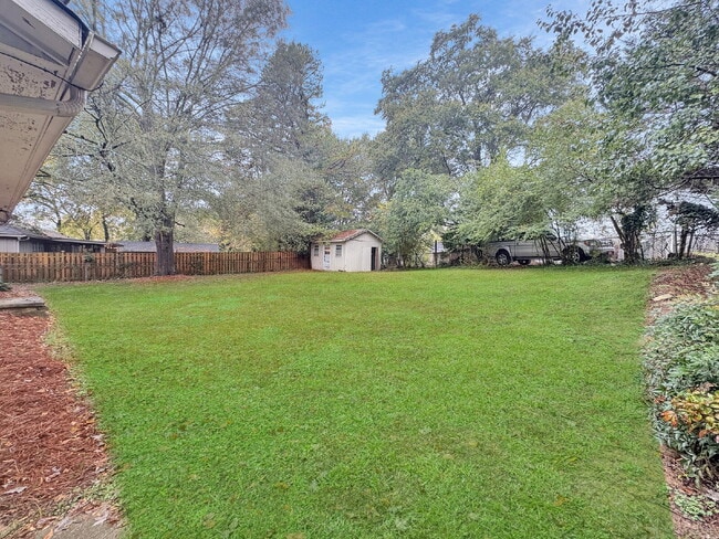 Building Photo - Charming 3-Bedroom Brick Ranch with Large Fenced Yard in Heart of Gainesville