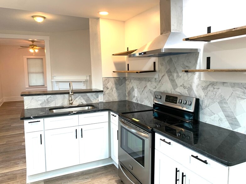 Kitchen - 1605 Grove St