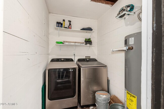 Building Photo - 6925 E Rancho Vista Dr