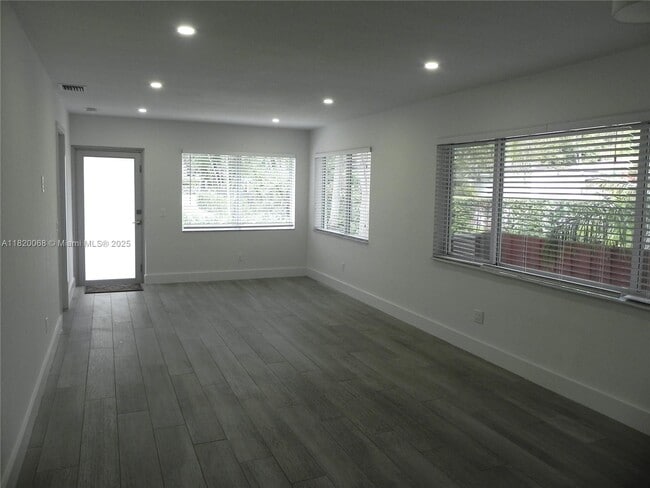 Building Photo - 861 NE 70th St