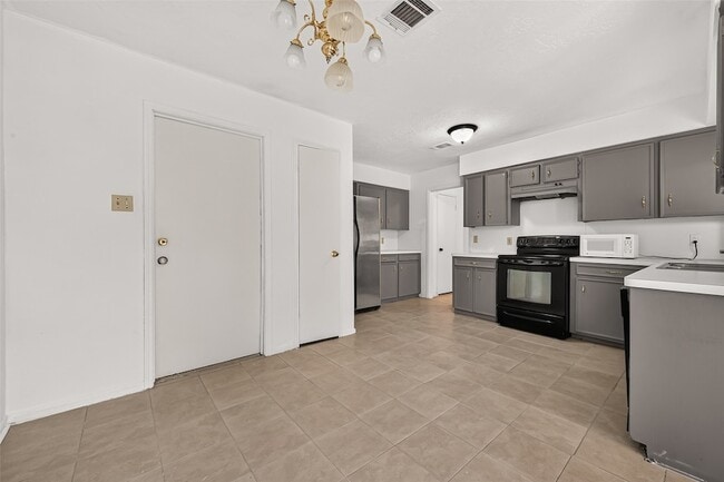 Building Photo - 2523 Creekway Cir