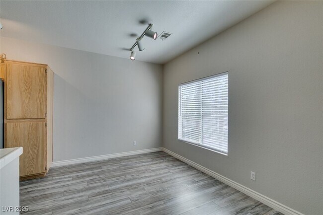 Building Photo - 251 S Green Valley Pkwy