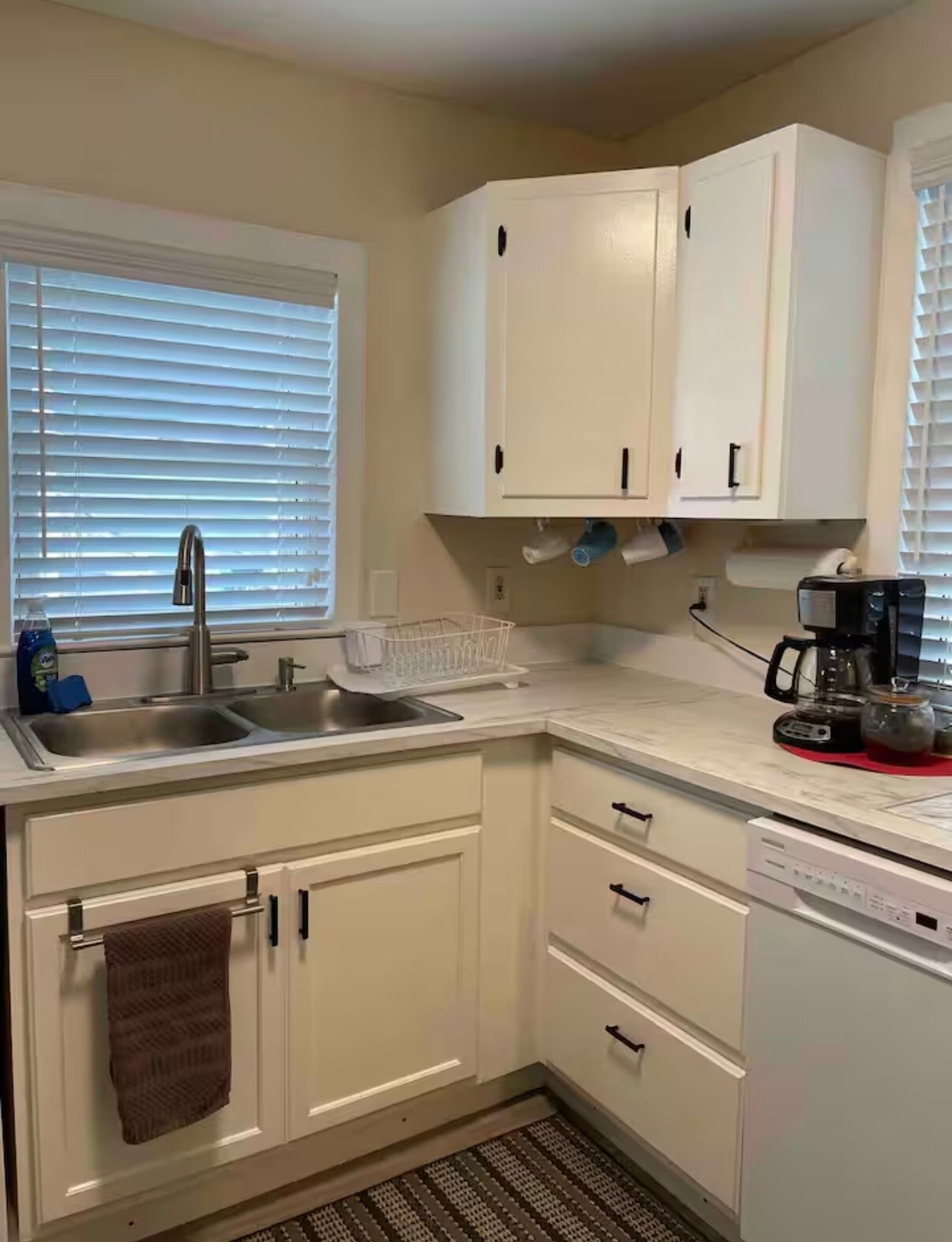 Building Photo - 213 S 7th St