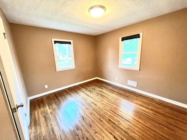 Building Photo - Single-Family Home Minutes from Saint Mary's!