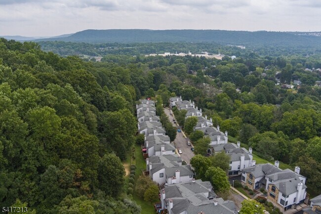 Building Photo - 70 Overlook Dr