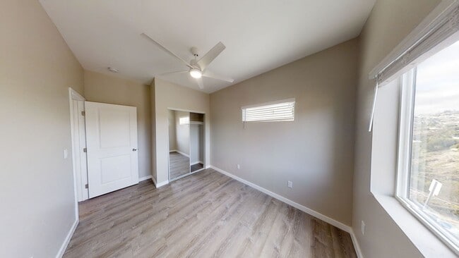 Building Photo - 4 BD 2 BR Unit, Tipton St