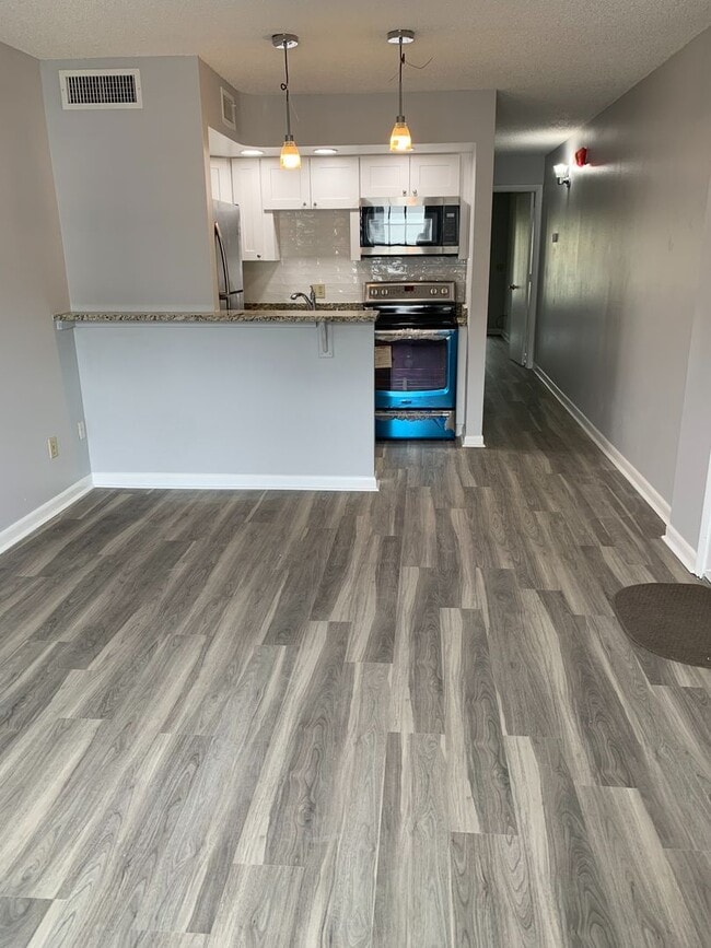 Building Photo - South Tampa Condo