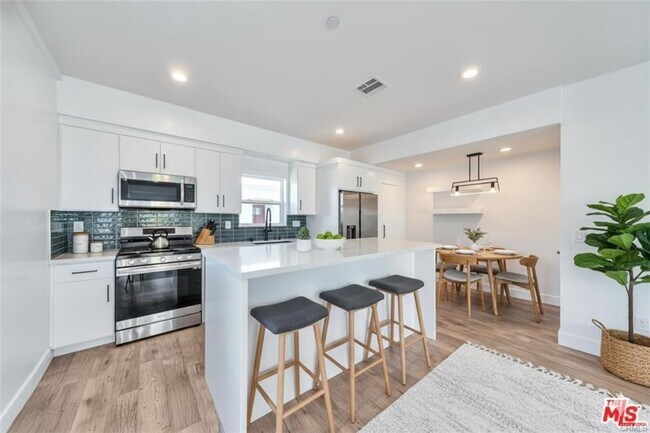 Building Photo - 3141 S Halm Ave