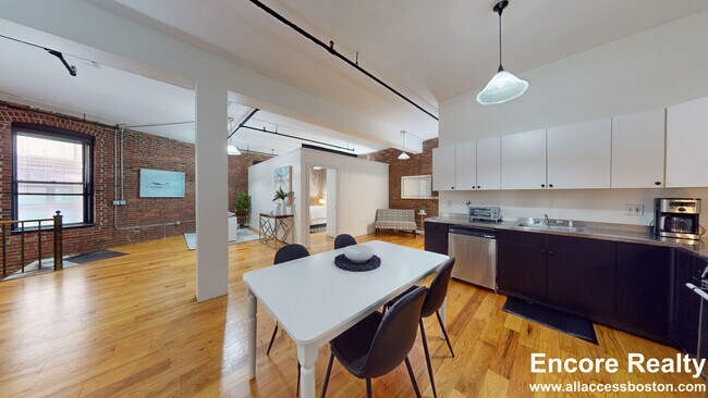 Building Photo - 19 Stanhope St