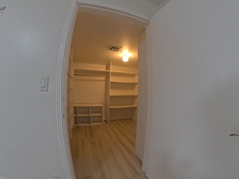 Walkin Closet - 2300 Cleveland St